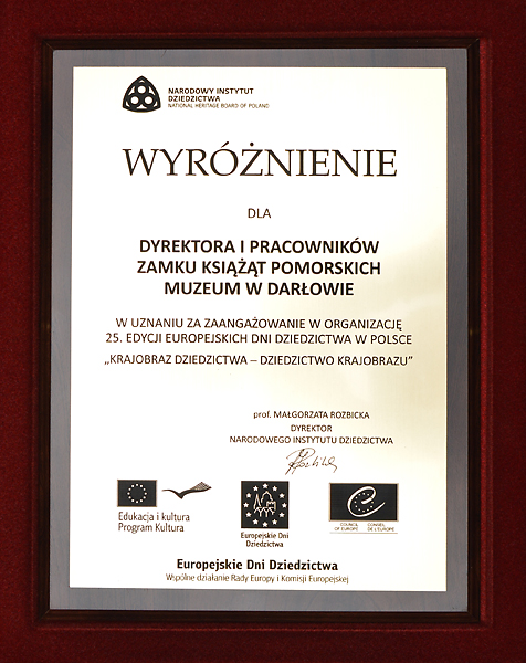 Plakieta pamiątkowa - wyróżnienie dla Muzeum w Darłowie od Narodowego Instytutu Dziedzictwa